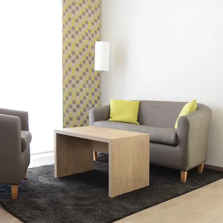 Adapt アパートホテル 3*