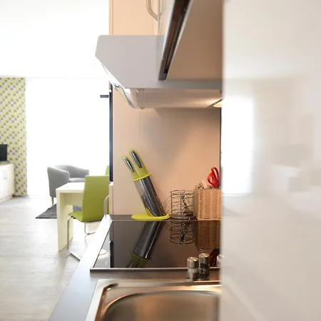 Adapt アパートホテル